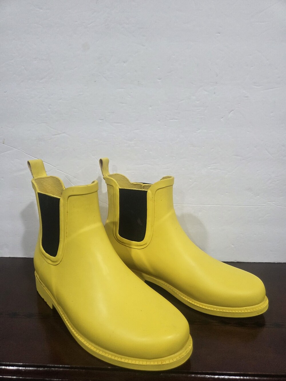 J.Crew  Yellow Chelsea Rain  Boots  Slip-On Eomens Sz.7